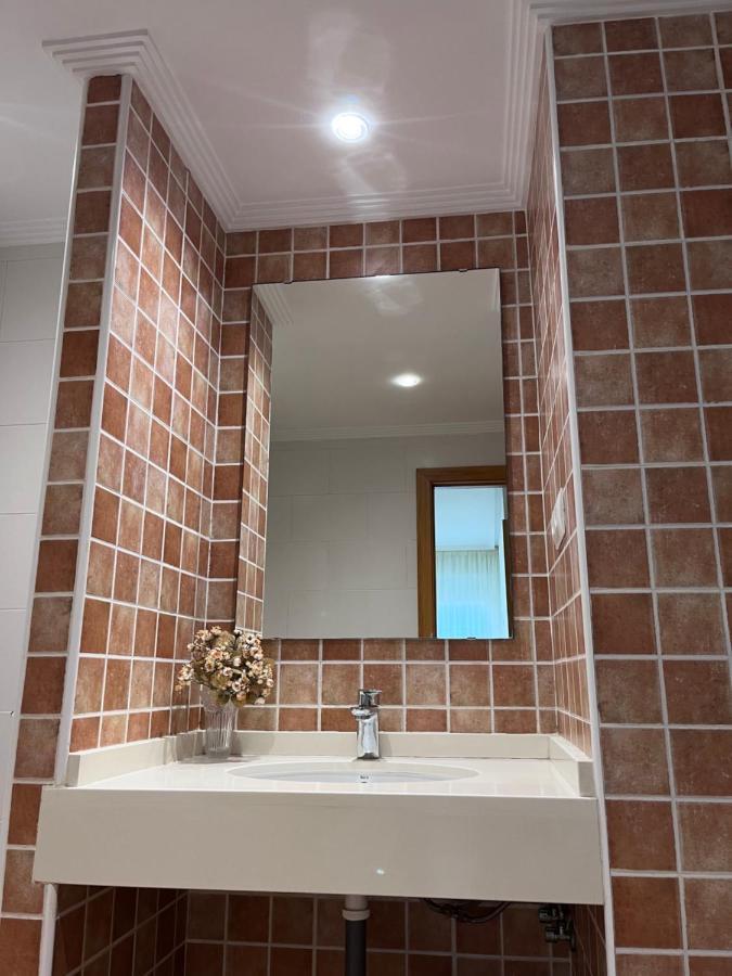 Gatu Villa Elvira Junto Al Hospital Y Playa 2 Dormit Y 2 Banos, Preferente Mayores De 25 Anos Y Familias كاديز المظهر الخارجي الصورة