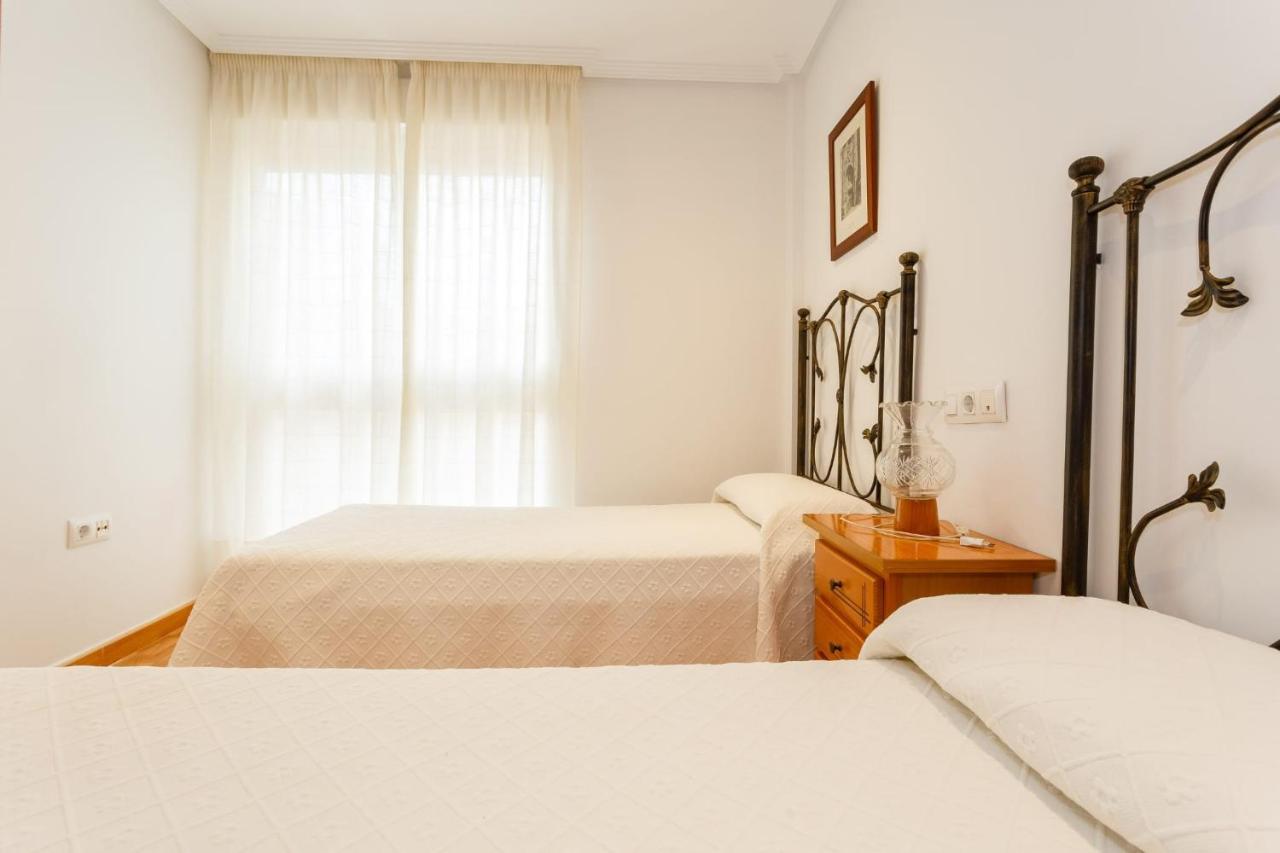 Gatu Villa Elvira Junto Al Hospital Y Playa 2 Dormit Y 2 Banos, Preferente Mayores De 25 Anos Y Familias كاديز المظهر الخارجي الصورة